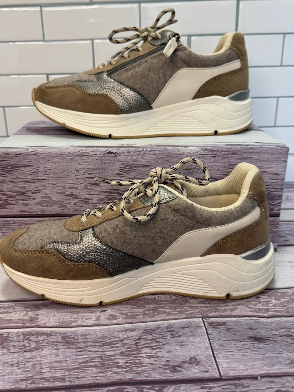 Neutral Mixed-Material low Platform Sneakers - Taupe, Metallic & Cream
